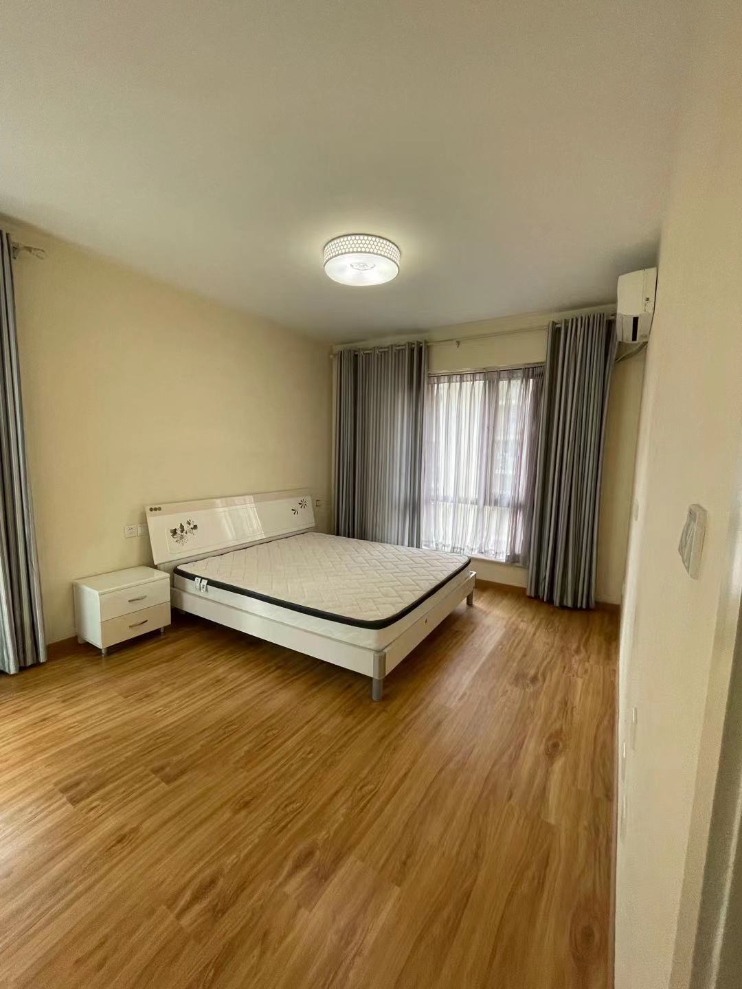 南湖国际6期  3室2厅2卫    3300.0元/月 南湖国际6期  3室2厅2卫    3300.0元/月室内图