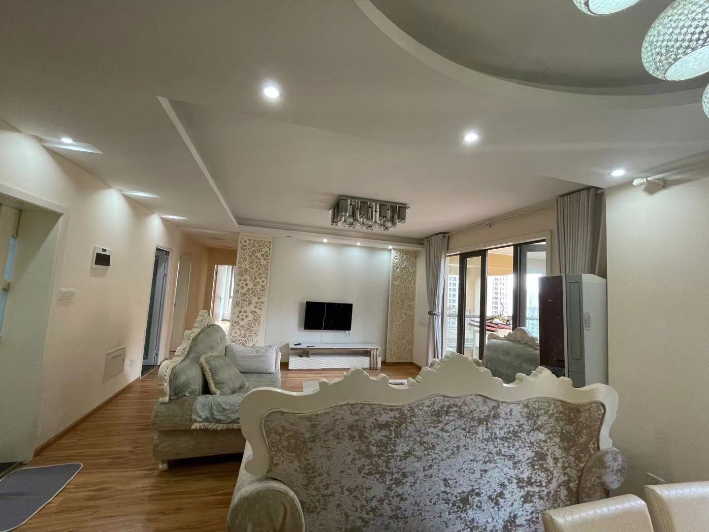 南湖国际6期  3室2厅2卫    3300.0元/月 南湖国际6期  3室2厅2卫    3300.0元/月室内图