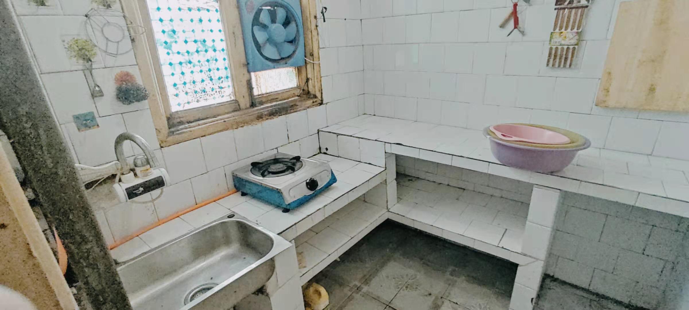 银馨家园(贺家土电厂生活区)  2室1厅1卫    23.0万 银馨家园(贺家土电厂生活区)  2室1厅1卫    23.0万客厅