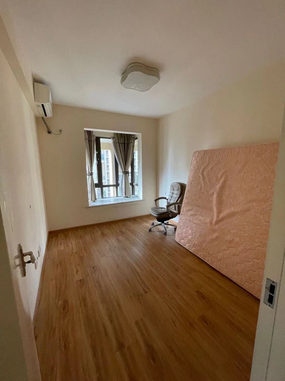 南湖国际6期  3室2厅2卫    3300.0元/月 南湖国际6期  3室2厅2卫    3300.0元/月室内图