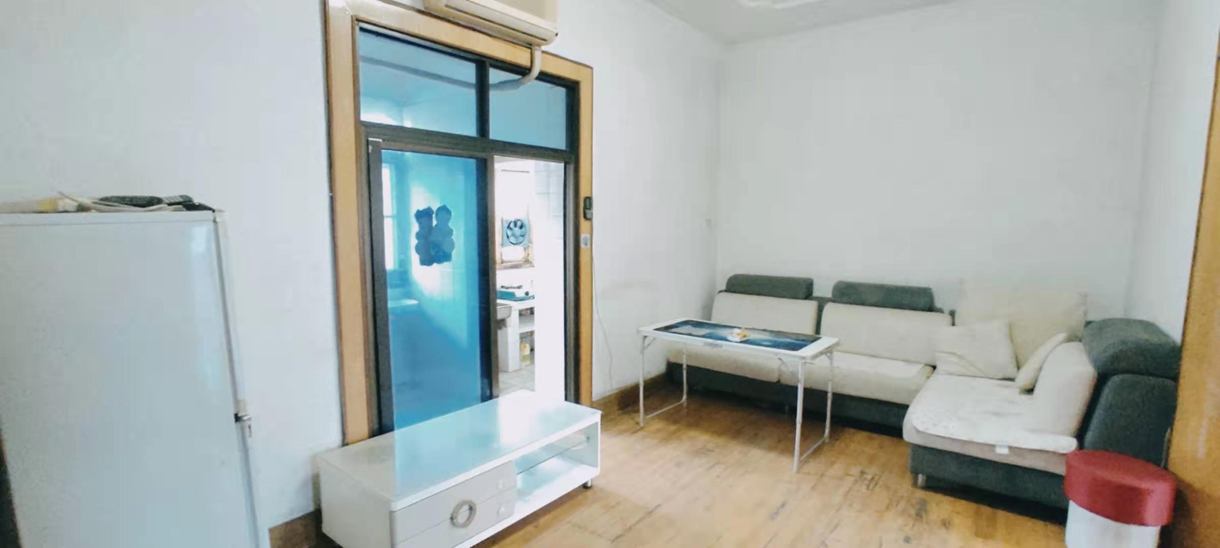 银馨家园(贺家土电厂生活区)  2室1厅1卫    23.0万 银馨家园(贺家土电厂生活区)  2室1厅1卫    23.0万室内图1