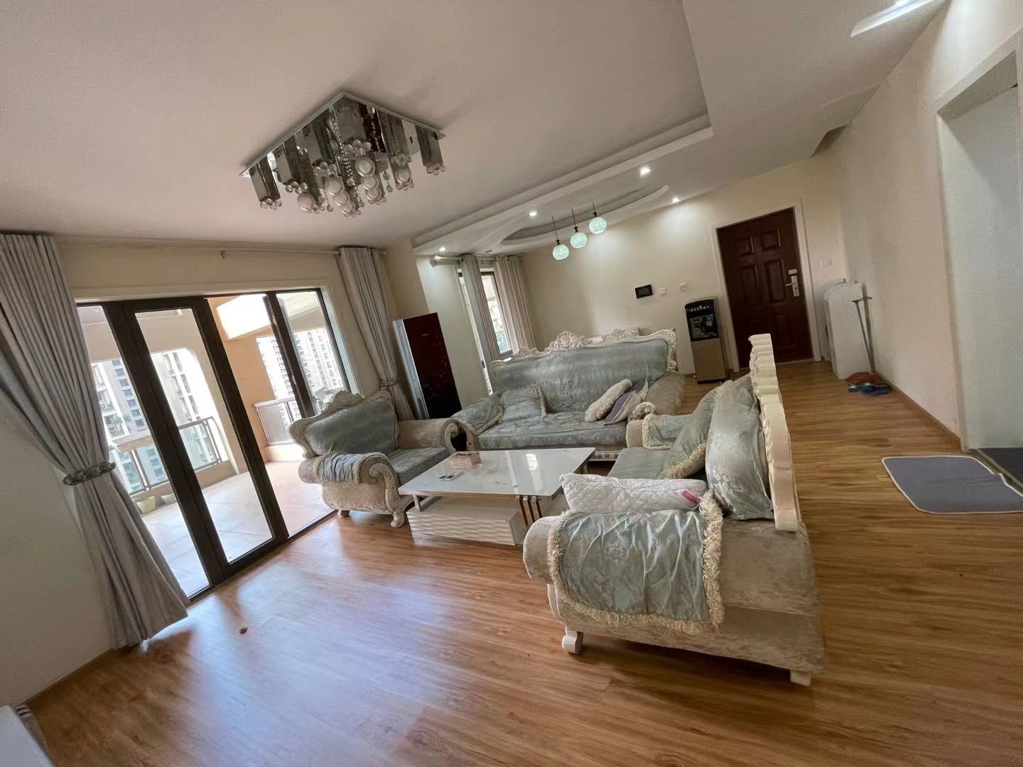 南湖国际6期  3室2厅2卫    3300.0元/月 南湖国际6期  3室2厅2卫    3300.0元/月室内图