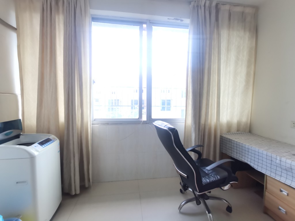 凤凰山小区 2室2厅1卫 1250.0元/月 凤凰山小区 2室2厅1卫 1250.0元/月室内图