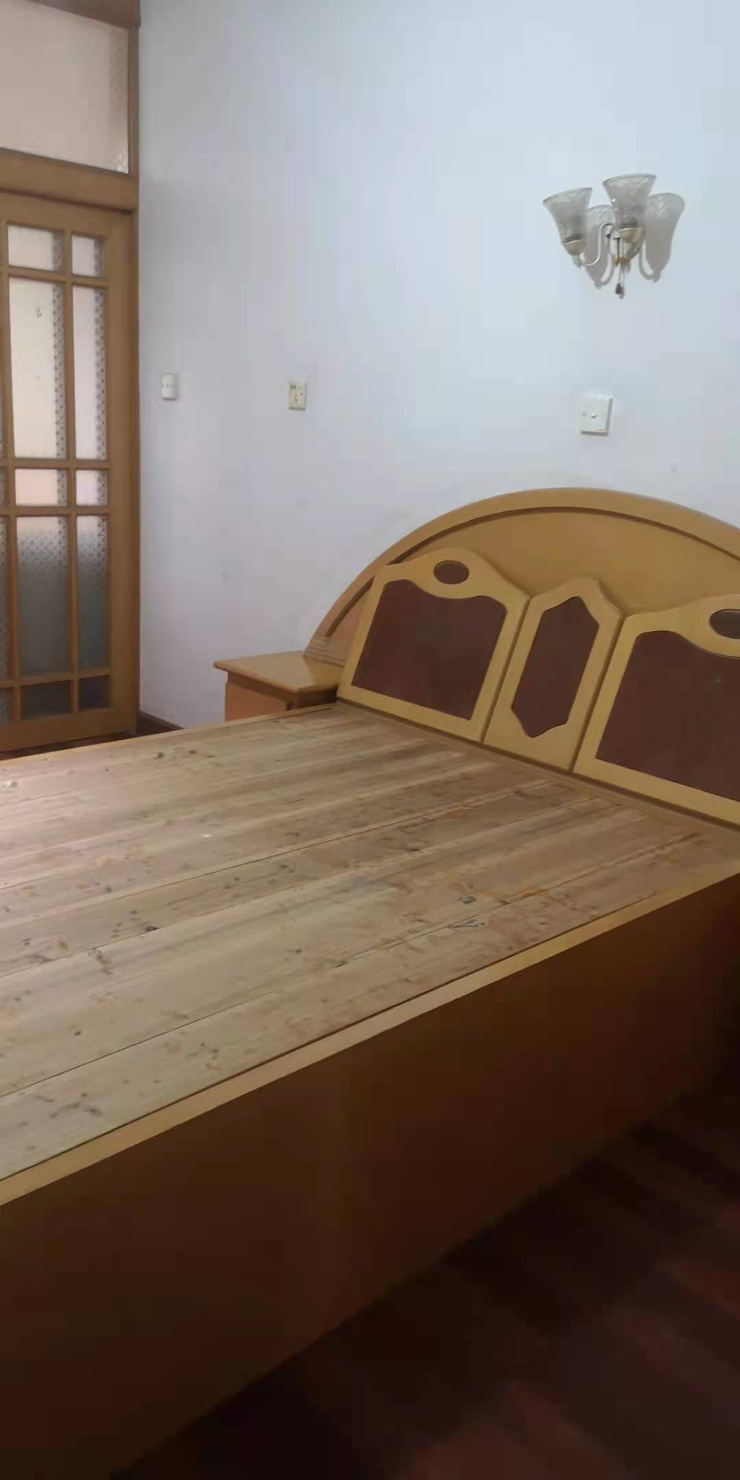 人寿财产保险公司家属楼 4室2厅2卫 1800.0元/月 人寿财产保险公司家属楼 4室2厅2卫 1800.0元/月室内图