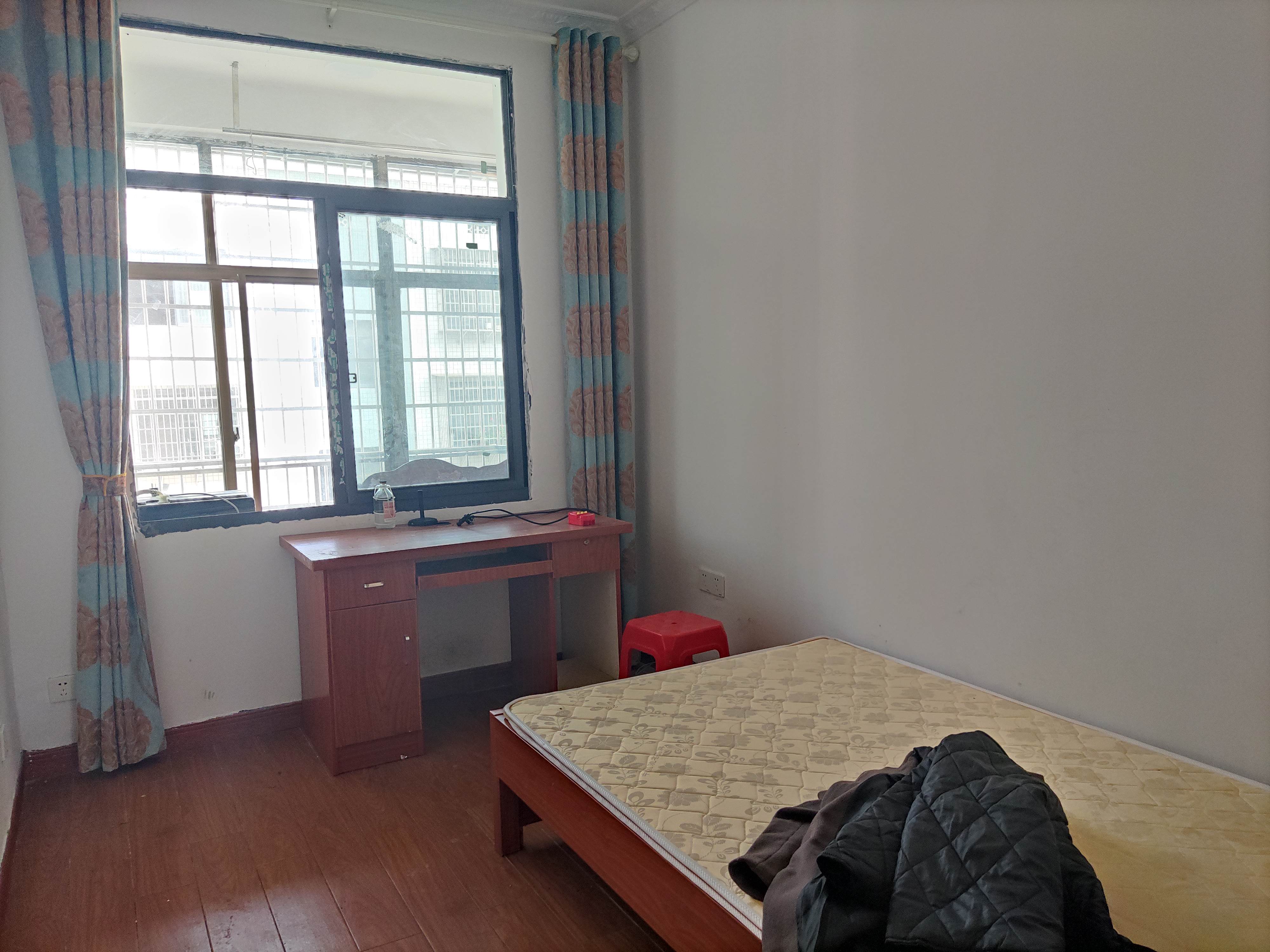 洪源小区 3室2厅1卫 50.0万 洪源小区 3室2厅1卫 50.0万卧室