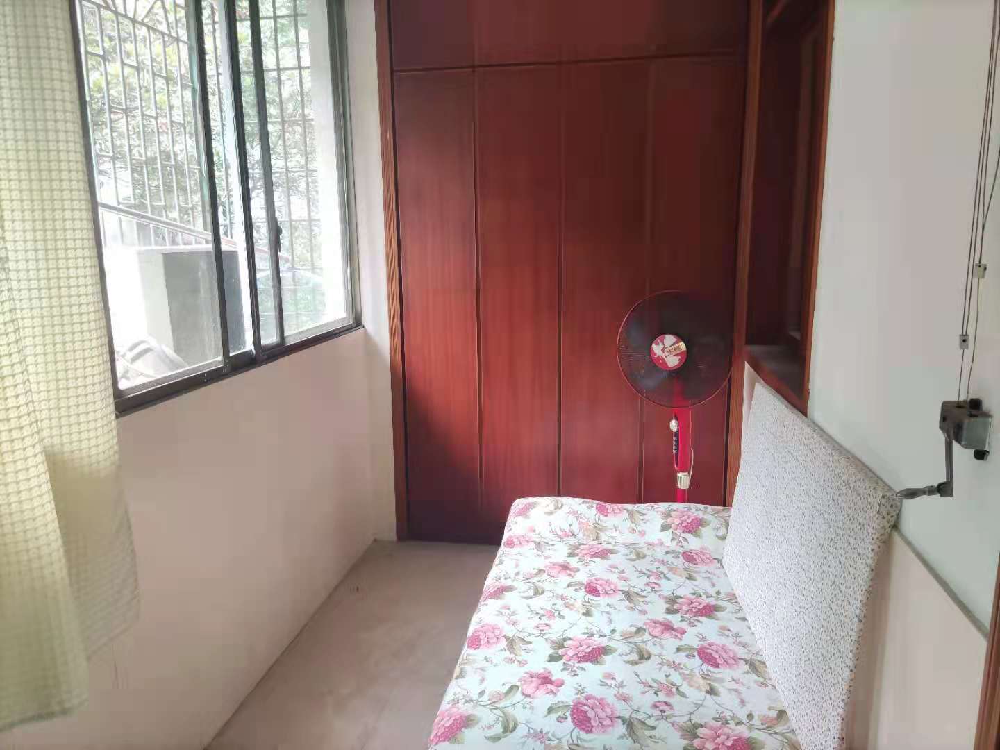 银海花园 3室2厅1卫 2000.0元/月 银海花园 3室2厅1卫 2000.0元/月室内图