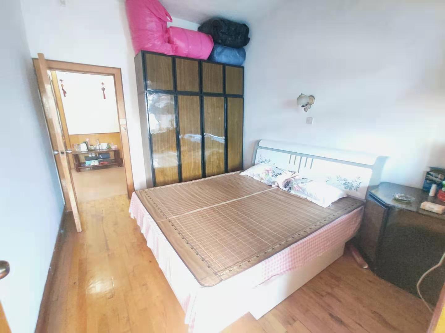 银馨家园(贺家土电厂生活区)  2室1厅1卫    22.0万 银馨家园(贺家土电厂生活区)  2室1厅1卫    22.0万客厅