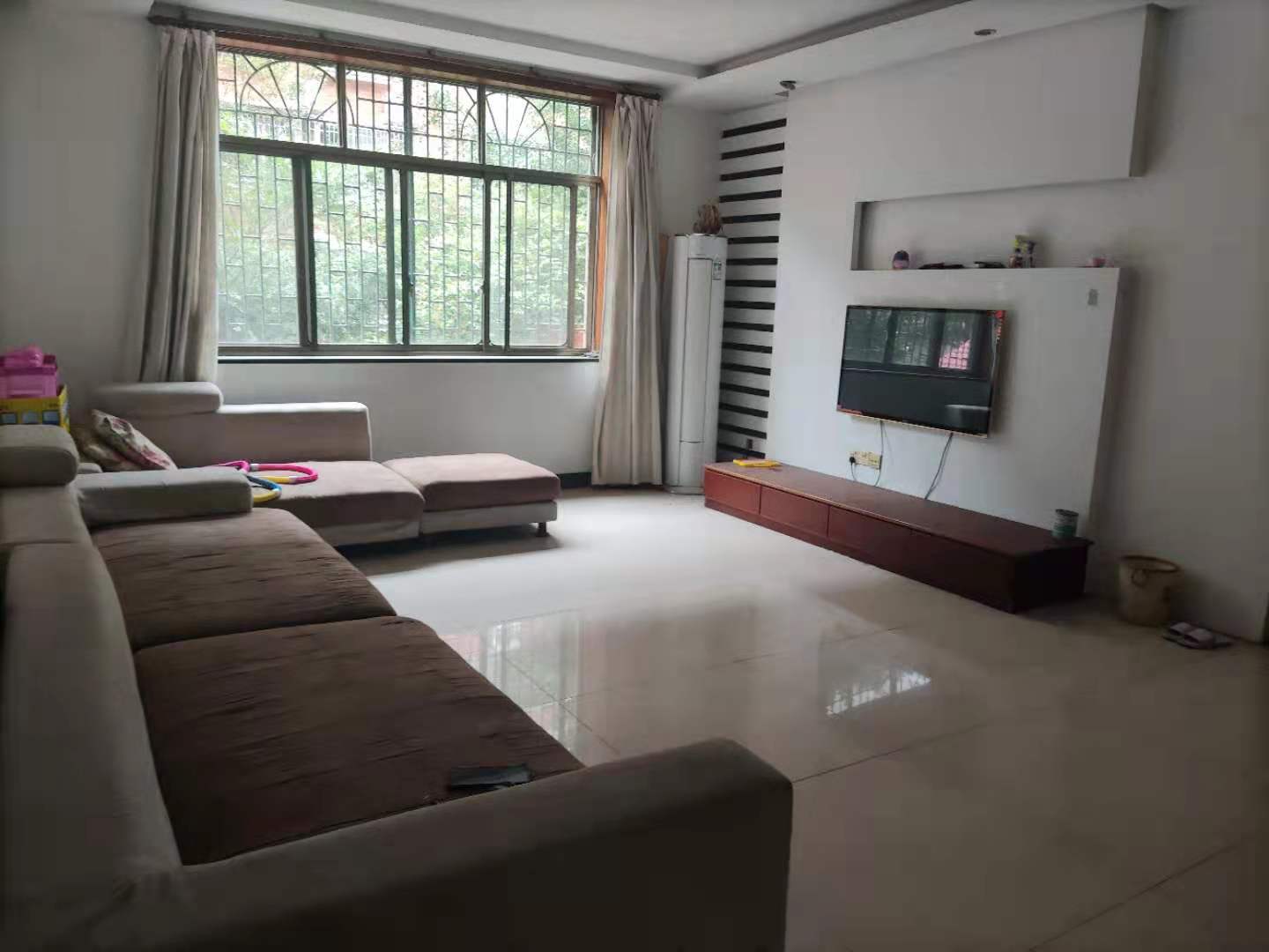 银海花园 3室2厅1卫 2000.0元/月 银海花园 3室2厅1卫 2000.0元/月室内图