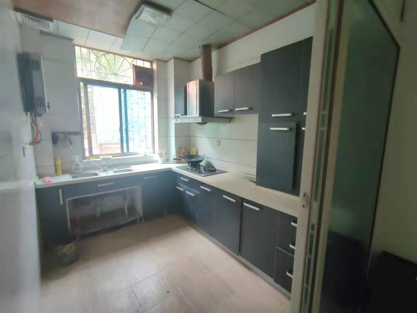 银海花园 3室2厅1卫 2000.0元/月 银海花园 3室2厅1卫 2000.0元/月室内图