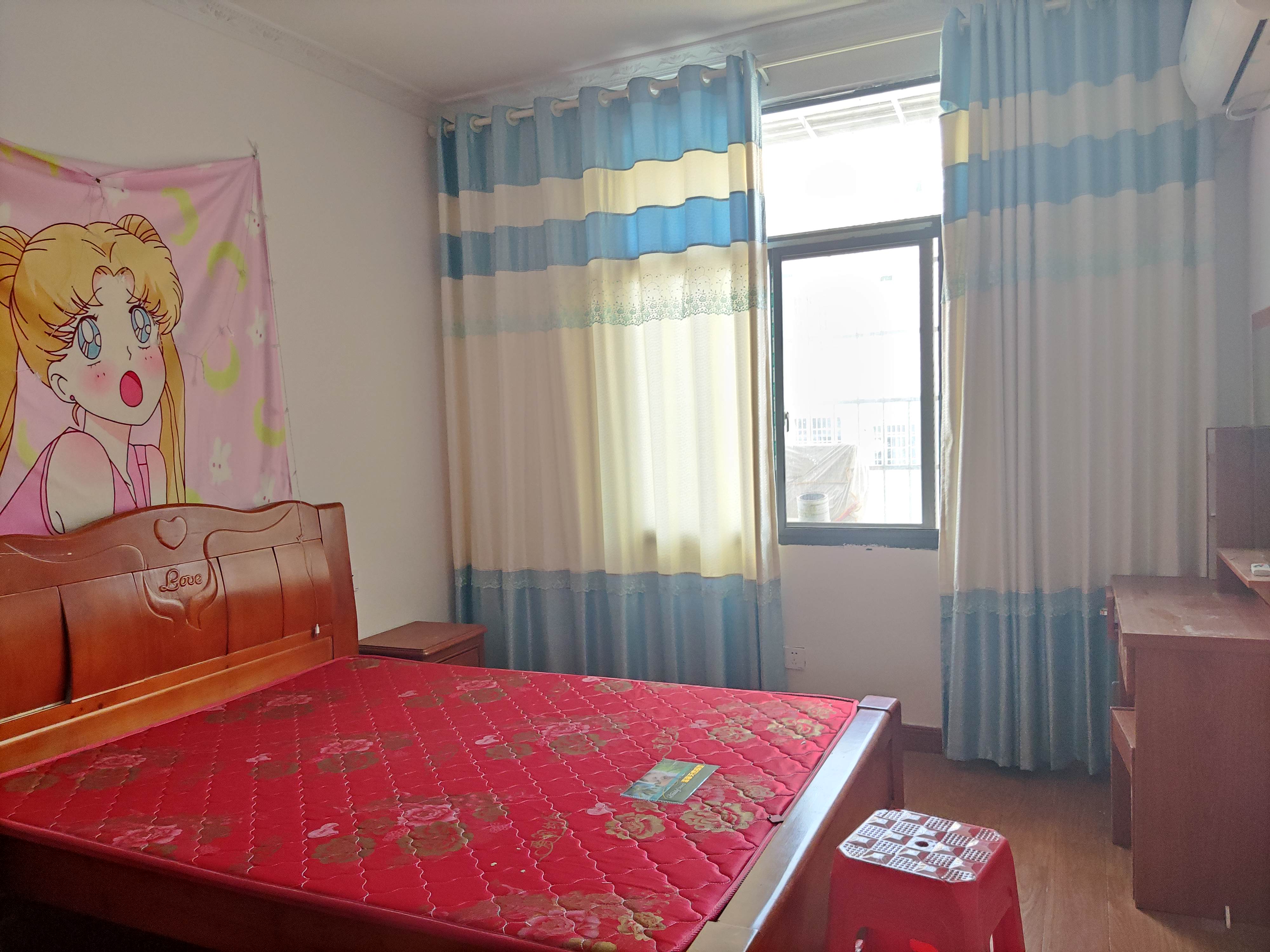 洪源小区 3室2厅1卫 50.0万 洪源小区 3室2厅1卫 50.0万卧室