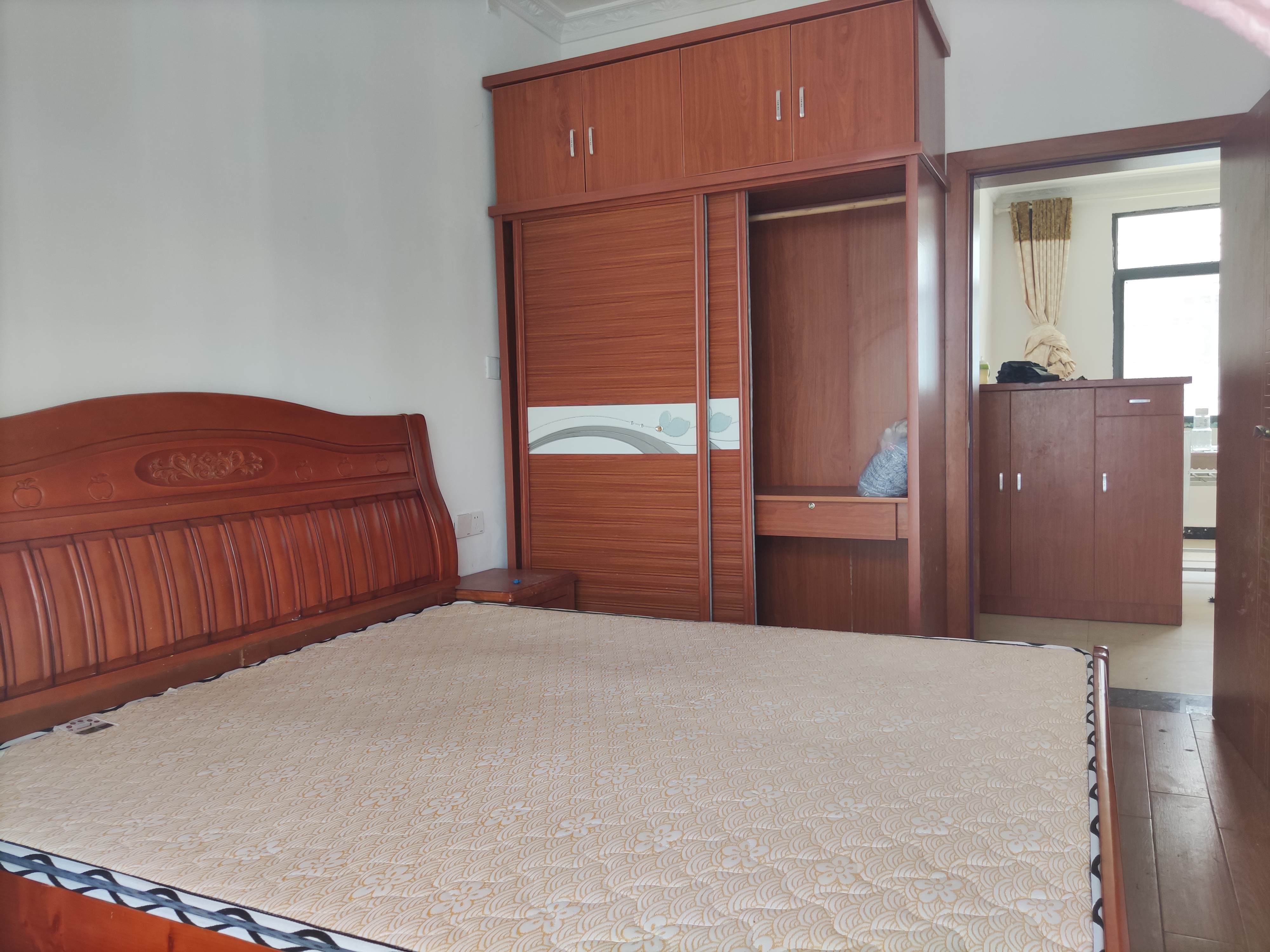 洪源小区 3室2厅1卫 50.0万 洪源小区 3室2厅1卫 50.0万卧室