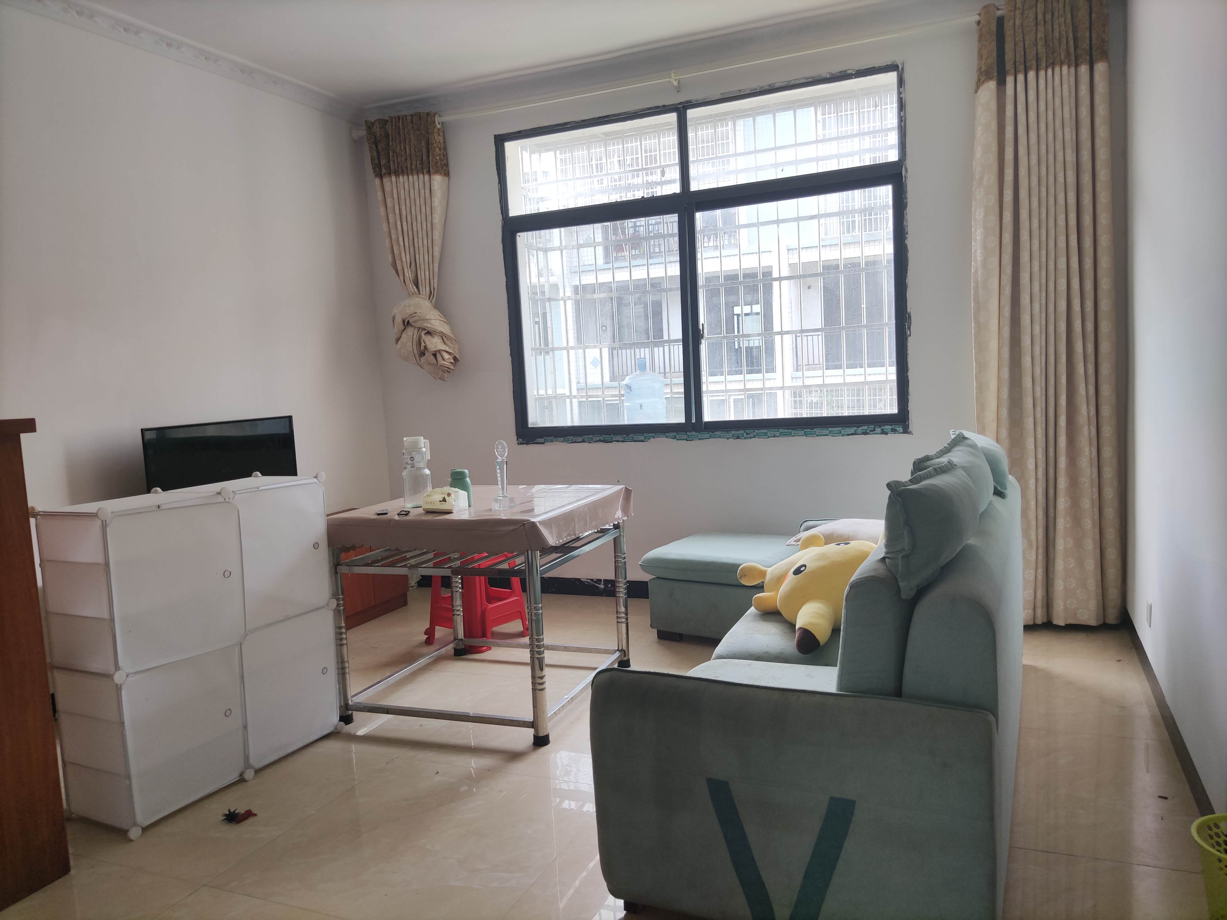 洪源小区 3室2厅1卫 50.0万 洪源小区 3室2厅1卫 50.0万客厅