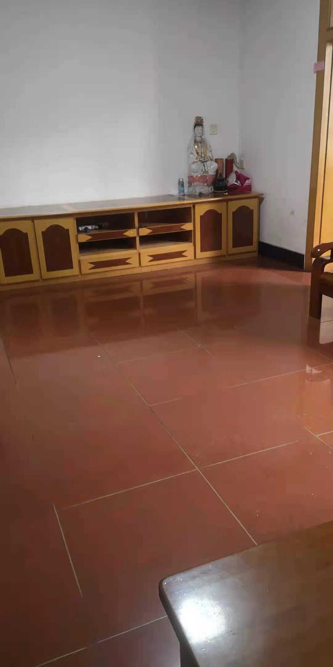 人寿财产保险公司家属楼 4室2厅2卫 1800.0元/月 人寿财产保险公司家属楼 4室2厅2卫 1800.0元/月室内图