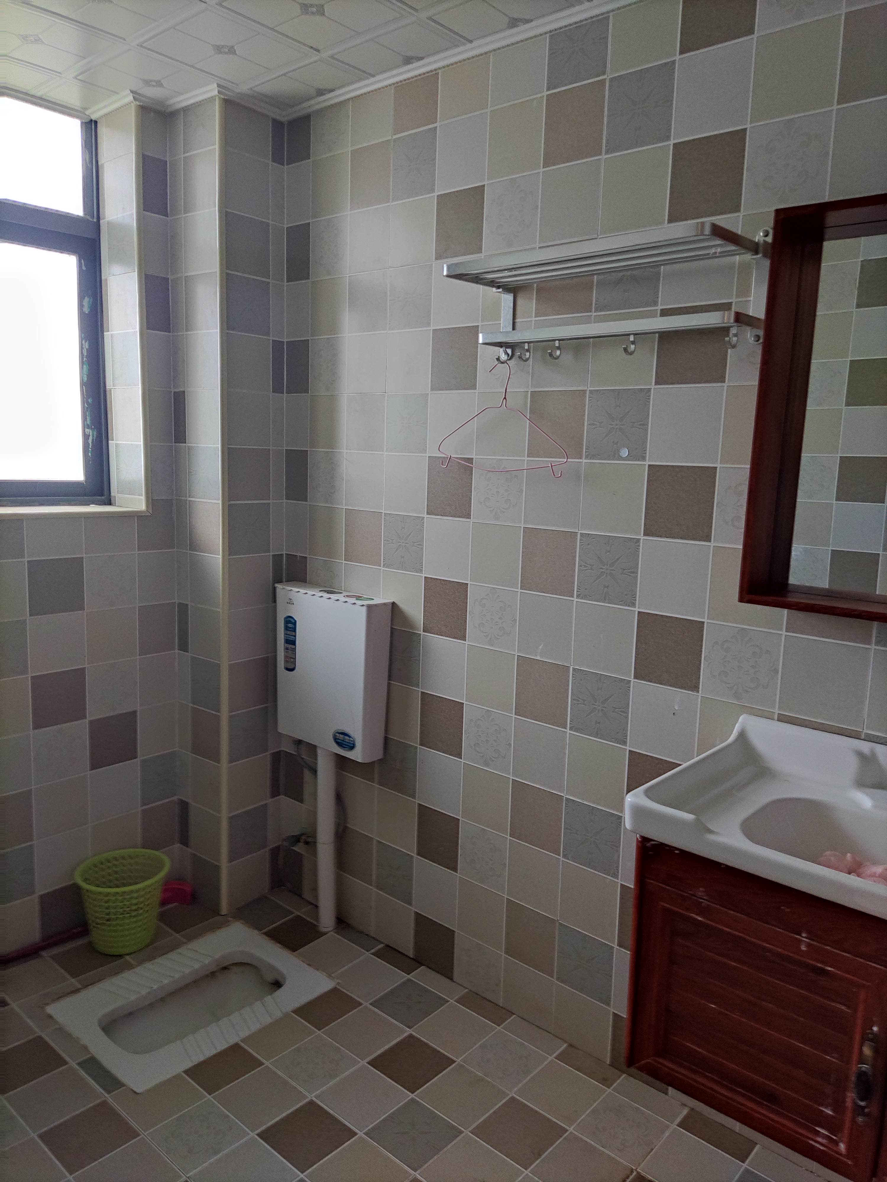 洪源小区 3室2厅1卫 50.0万 洪源小区 3室2厅1卫 50.0万卫生间