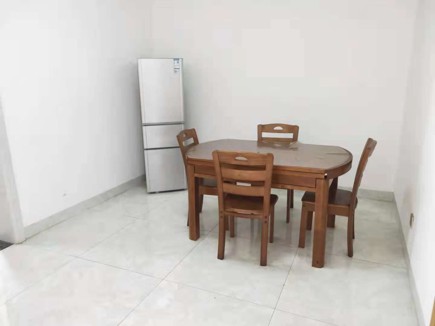 金柘北区  3室2厅1卫    1700.0元/月 金柘北区  3室2厅1卫    1700.0元/月室内图