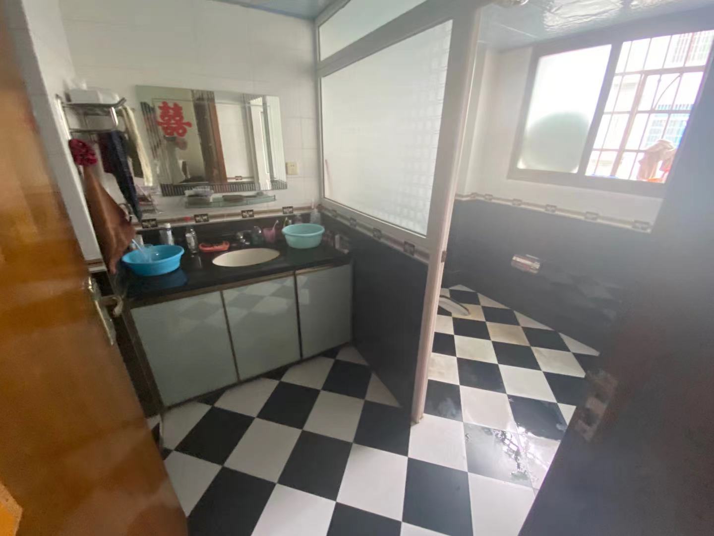 老市疾控中心与老区法院宿舍(组合盘) 5室2厅2卫 108.0万 老市疾控中心与老区法院宿舍(组合盘) 5室2厅2卫 108.0万卫生间