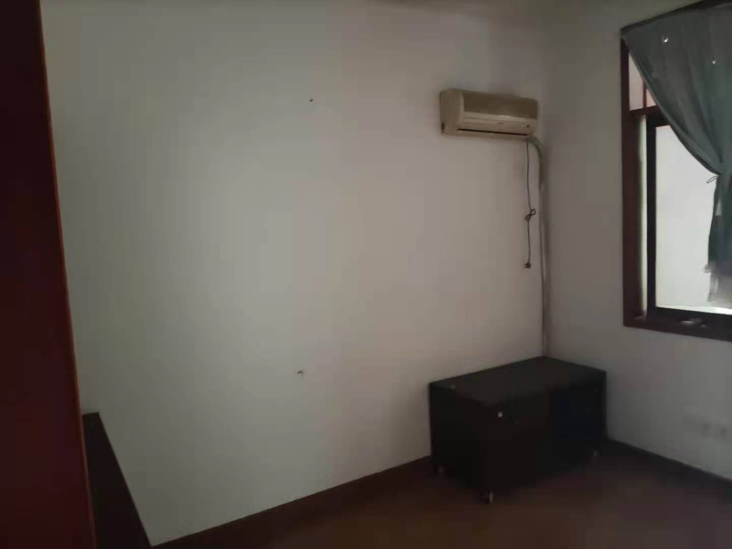 银海花园 3室2厅1卫 2000.0元/月 银海花园 3室2厅1卫 2000.0元/月室内图