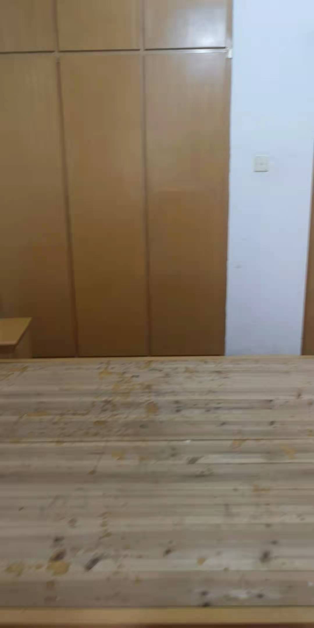 人寿财产保险公司家属楼 4室2厅2卫 1800.0元/月 人寿财产保险公司家属楼 4室2厅2卫 1800.0元/月室内图