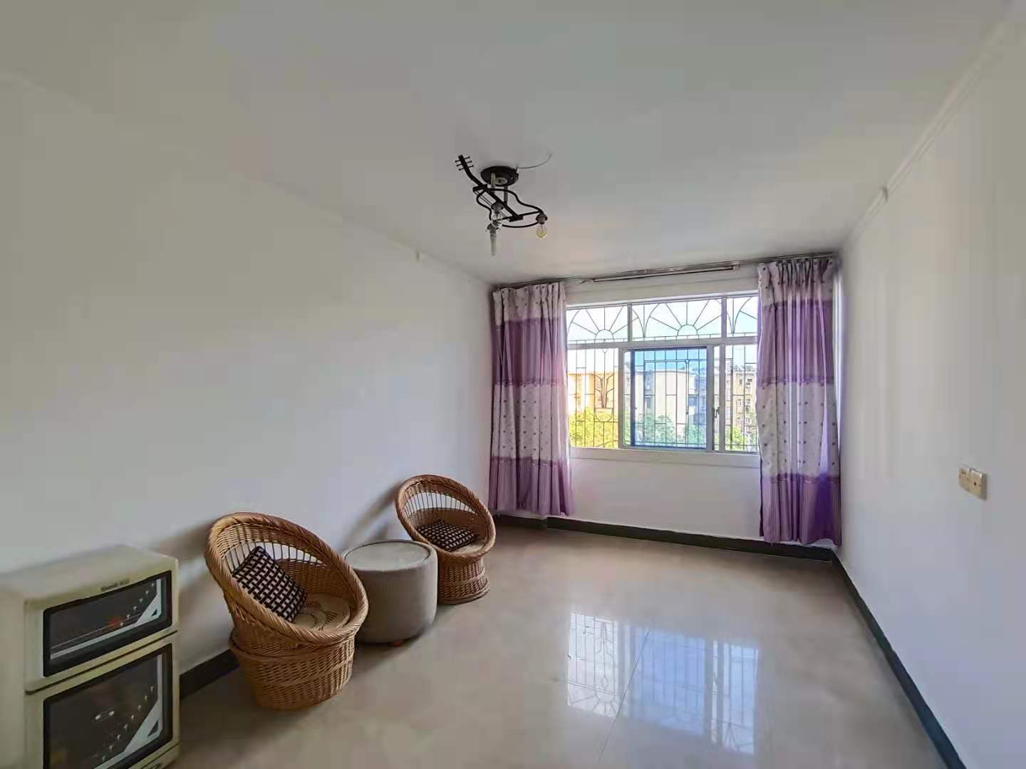 大力新村 4室3厅1卫 60.0万 大力新村 4室3厅1卫 60.0万客厅