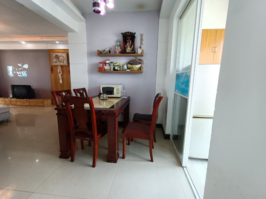 天城湖光山色  3室2厅2卫    3200.0元/月室内图