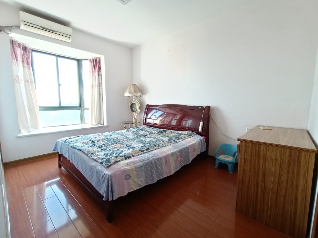 天城湖光山色  3室2厅2卫    3200.0元/月室内图