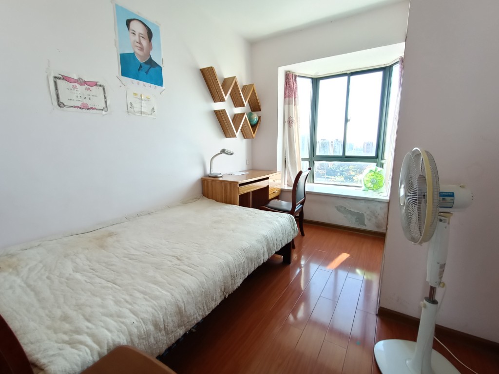 天城湖光山色  3室2厅2卫    3200.0元/月室内图