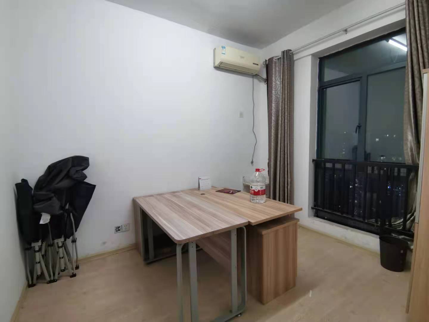 融圣国际 1室1厅1卫 4500.0元/月 融圣国际 1室1厅1卫 4500.0元/月室内图