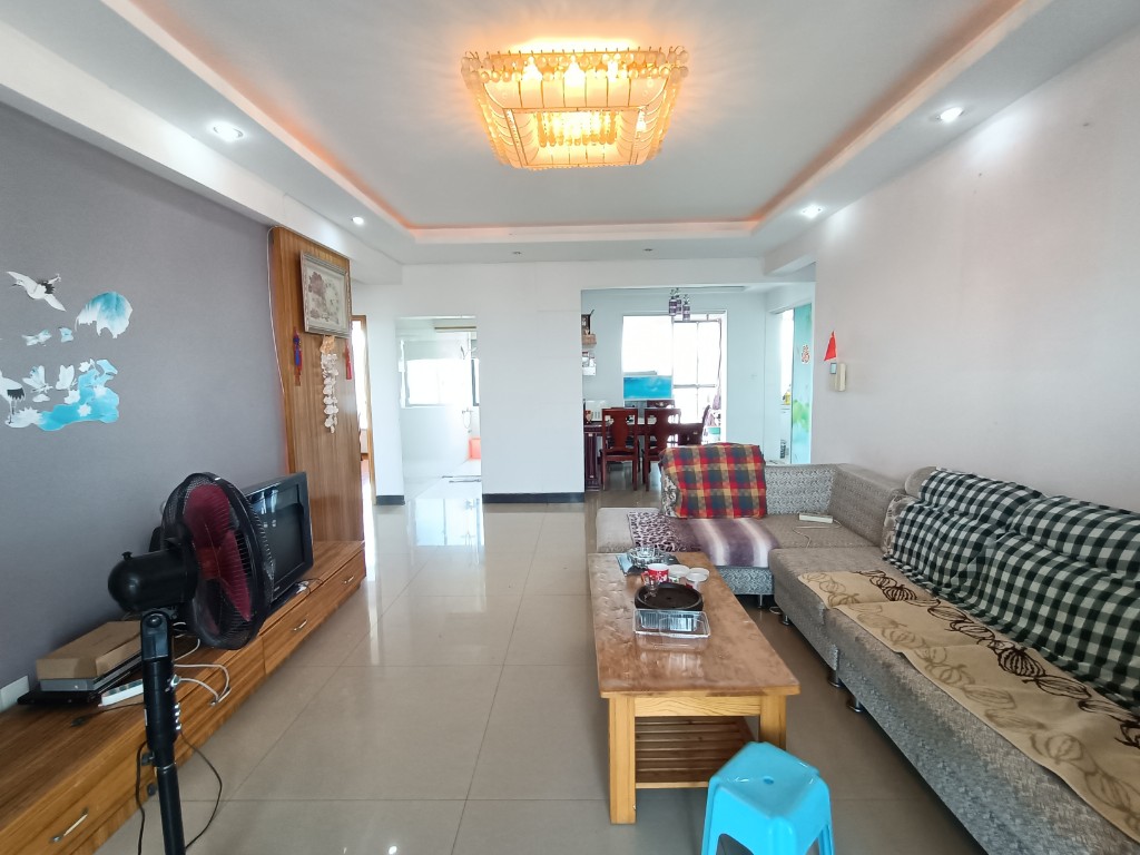 天城湖光山色  3室2厅2卫    3200.0元/月室内图1