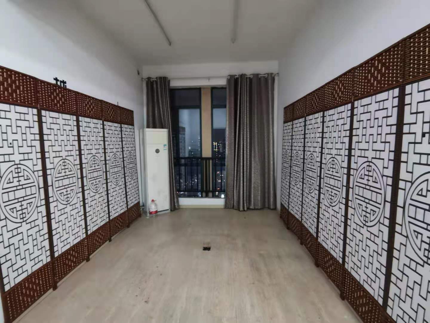 融圣国际 1室1厅1卫 4500.0元/月 融圣国际 1室1厅1卫 4500.0元/月室内图