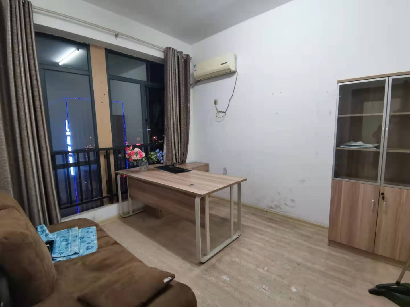 融圣国际 1室1厅1卫 4500.0元/月 融圣国际 1室1厅1卫 4500.0元/月室内图