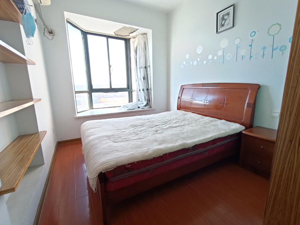 天城湖光山色  3室2厅2卫    3200.0元/月室内图