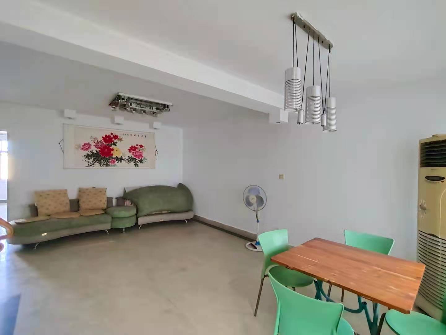 大力新村 4室3厅1卫 60.0万 大力新村 4室3厅1卫 60.0万客厅