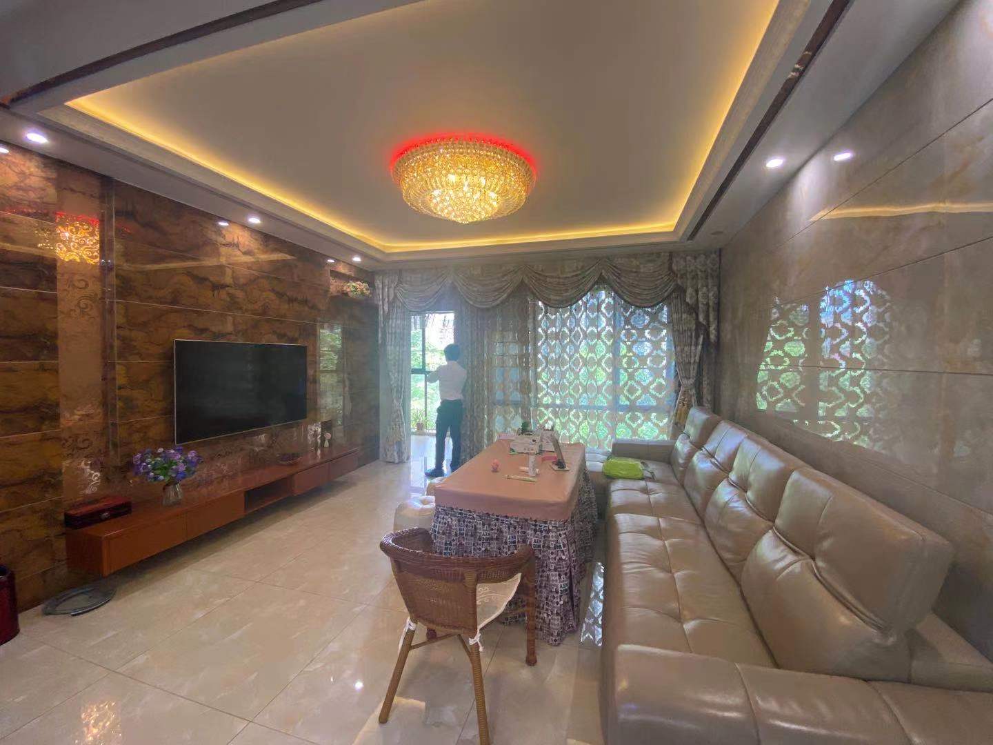 檀香山  4室2厅2卫    115.0万