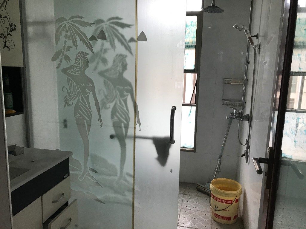 书香名邸 4室2厅2卫 75.8万 书香名邸 4室2厅2卫 75.8万卫生间