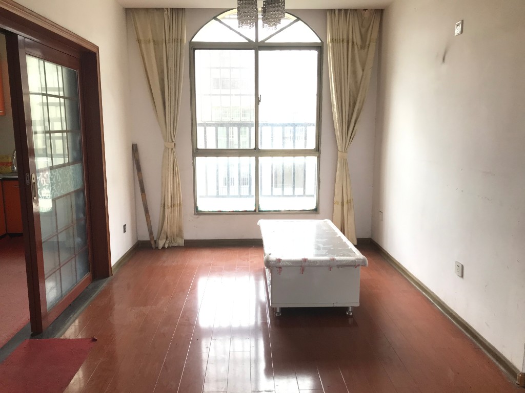 书香名邸 4室2厅2卫 75.8万 书香名邸 4室2厅2卫 75.8万客厅