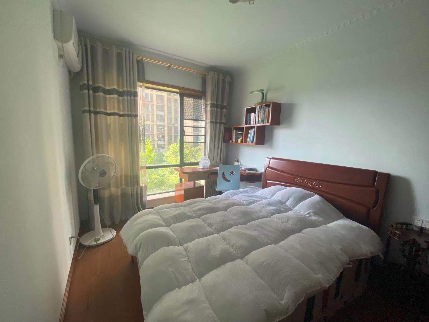 檀香山  4室2厅2卫    115.0万卧室