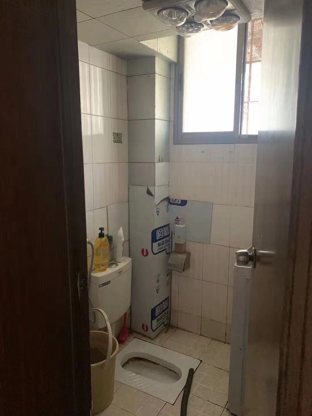 育财农贸市场(民营市场)  4室2厅2卫    58.8万 育财农贸市场(民营市场)  4室2厅2卫    58.8万卫生间