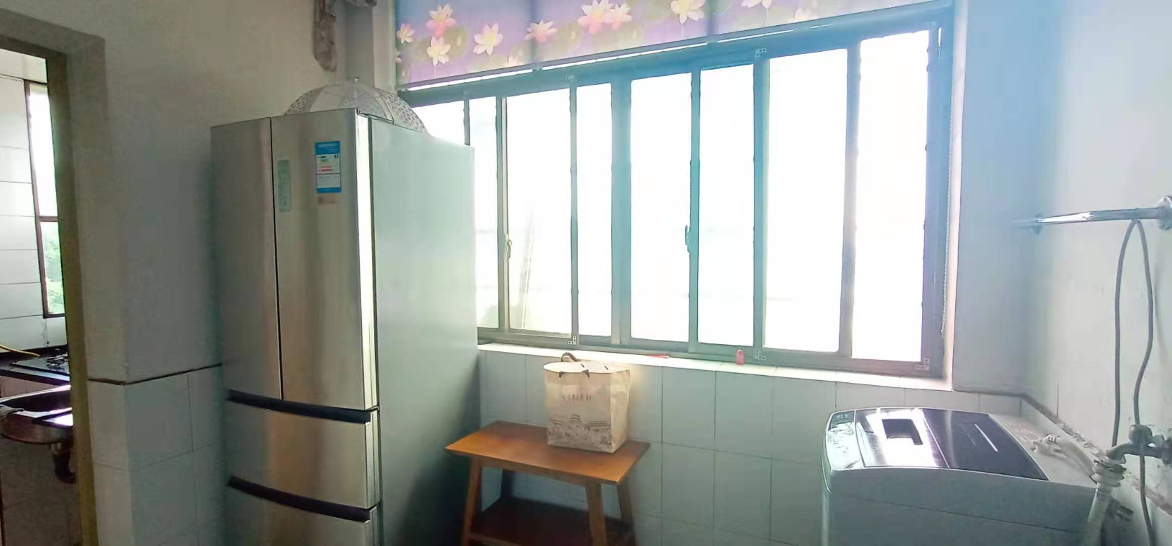 益阳宾馆家属区  3室2厅1卫    45.0万客厅