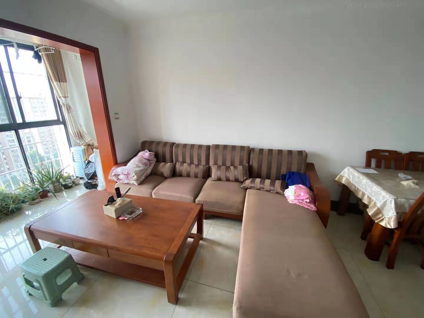 御景龙湾 3室2厅1卫 1800.0元/月 御景龙湾 3室2厅1卫 1800.0元/月室内图