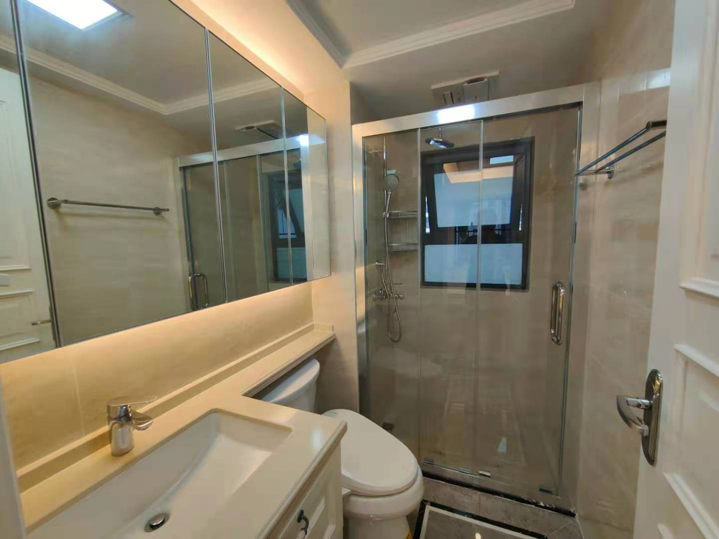 中海锦江城云熙一期  3室2厅1卫    2500.0元/月 中海锦江城云熙一期  3室2厅1卫    2500.0元/月室内图