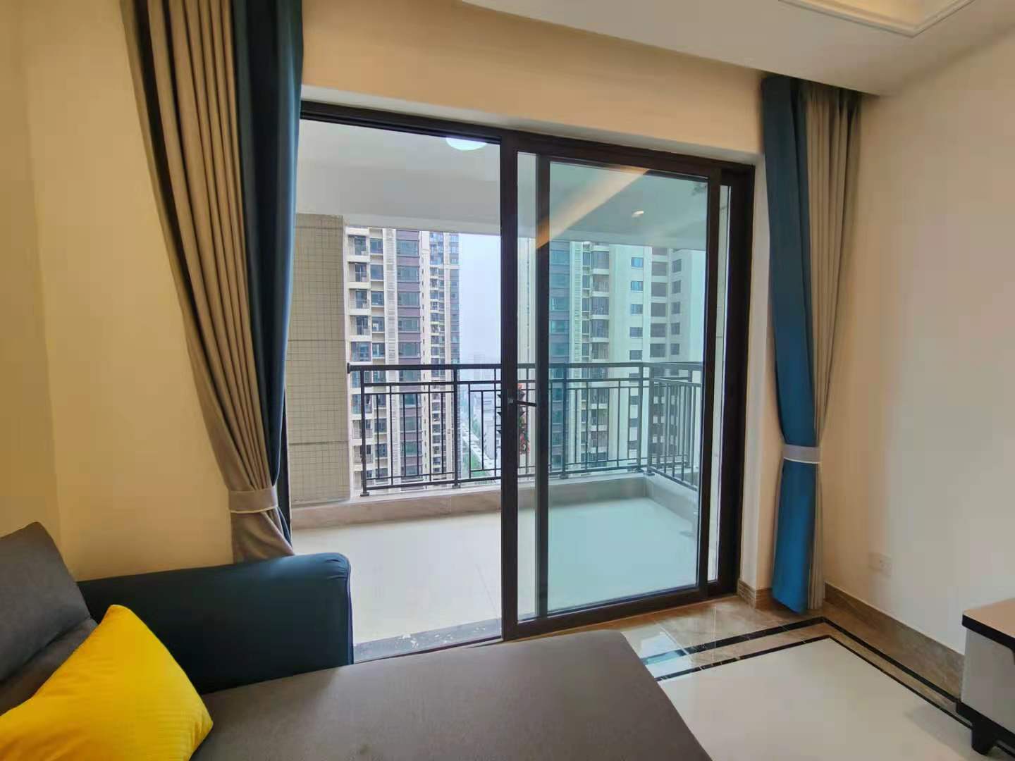 中海锦江城云熙一期  3室2厅1卫   2500.00元/月室内图