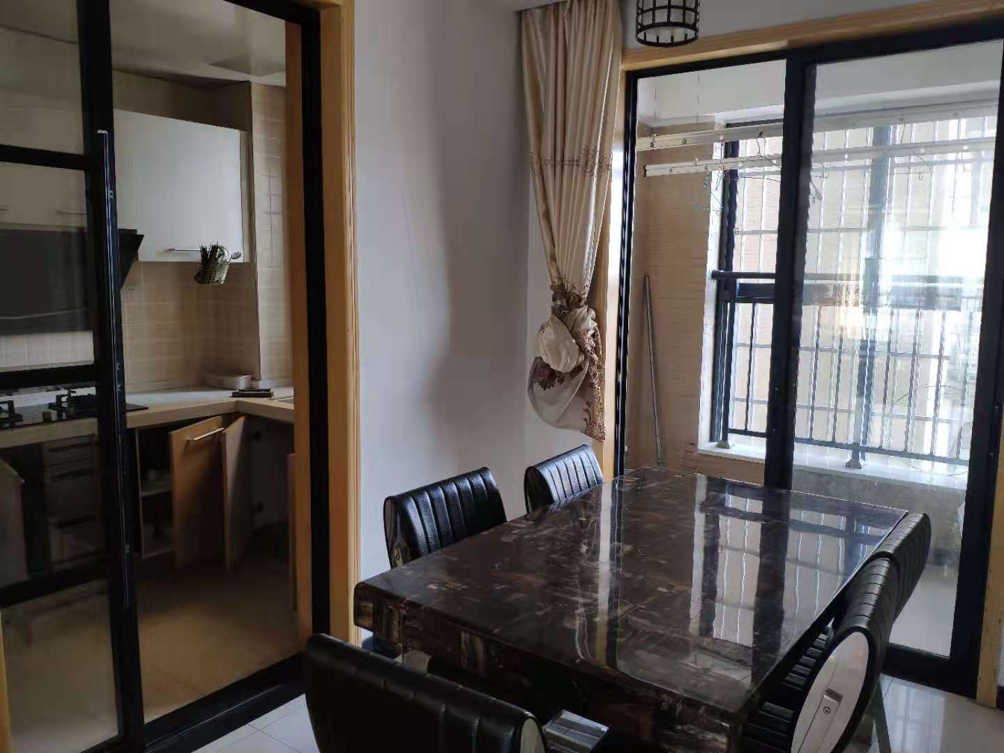 中建麓山和苑  3室2厅2卫   2500.00元/月室内图