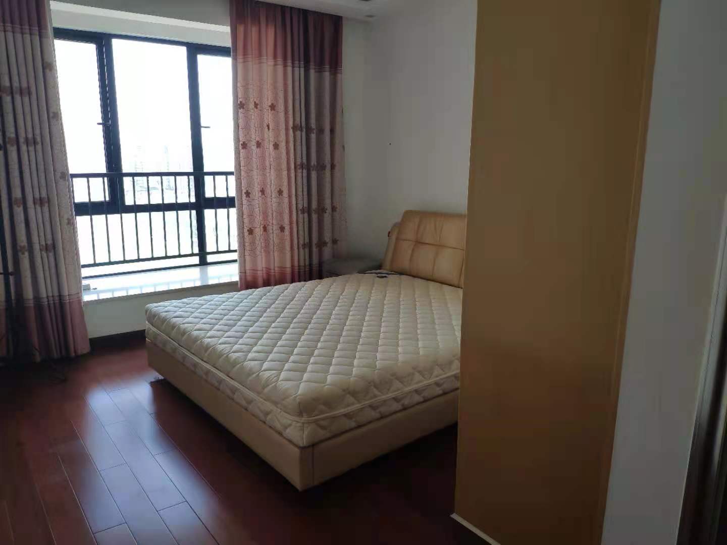 中建麓山和苑  3室2厅2卫   2500.00元/月室内图