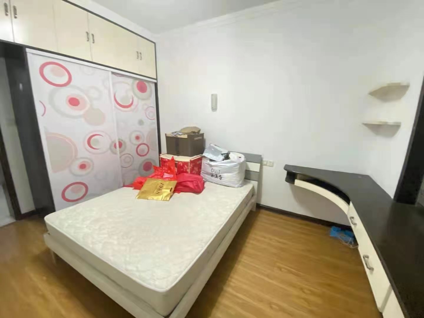 百江花园 2室1厅1卫 49.8万 百江花园 2室1厅1卫 49.8万客厅