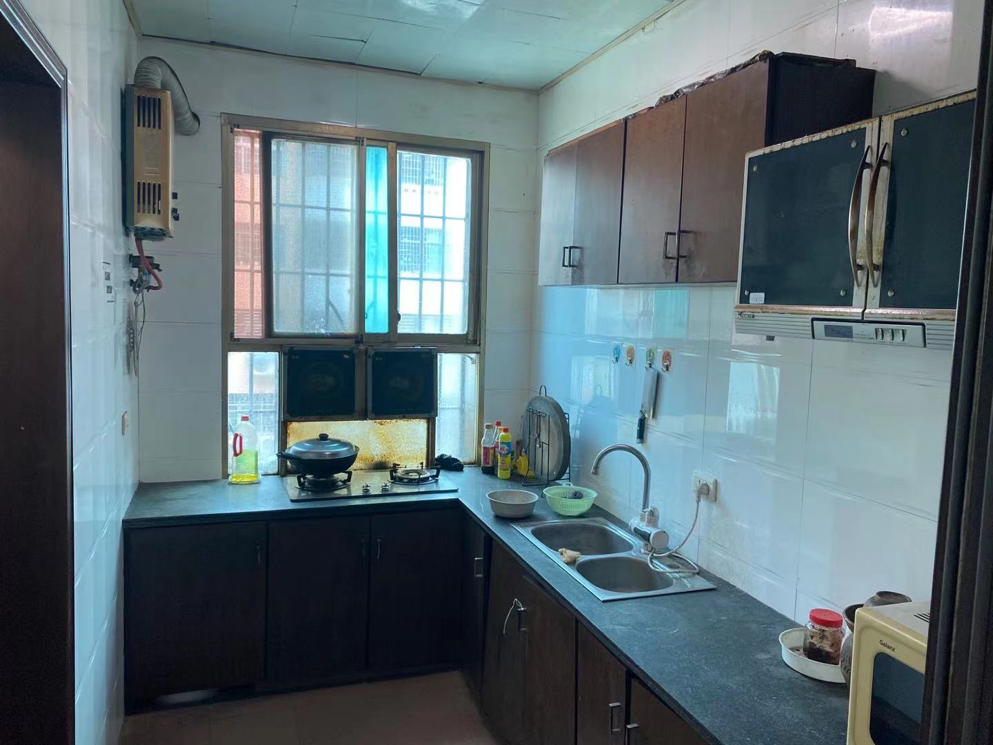 轩宏大厦 3室2厅2卫 63.8万 轩宏大厦 3室2厅2卫 63.8万卫生间