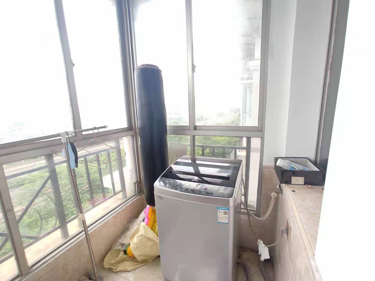 京鹰华府 2室2厅1卫 1500.0元/月 京鹰华府 2室2厅1卫 1500.0元/月室内图