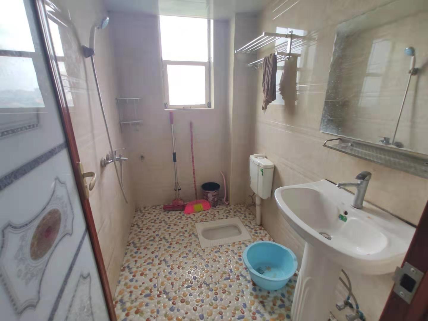 京鹰华府 2室2厅1卫 1500.0元/月 京鹰华府 2室2厅1卫 1500.0元/月室内图