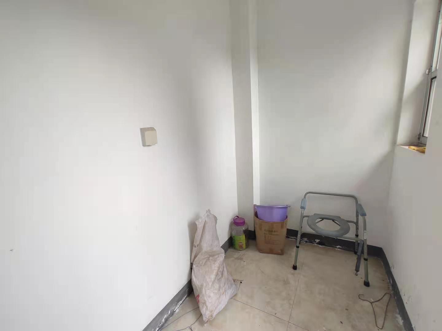 京鹰华府 2室2厅1卫 1500.0元/月 京鹰华府 2室2厅1卫 1500.0元/月室内图