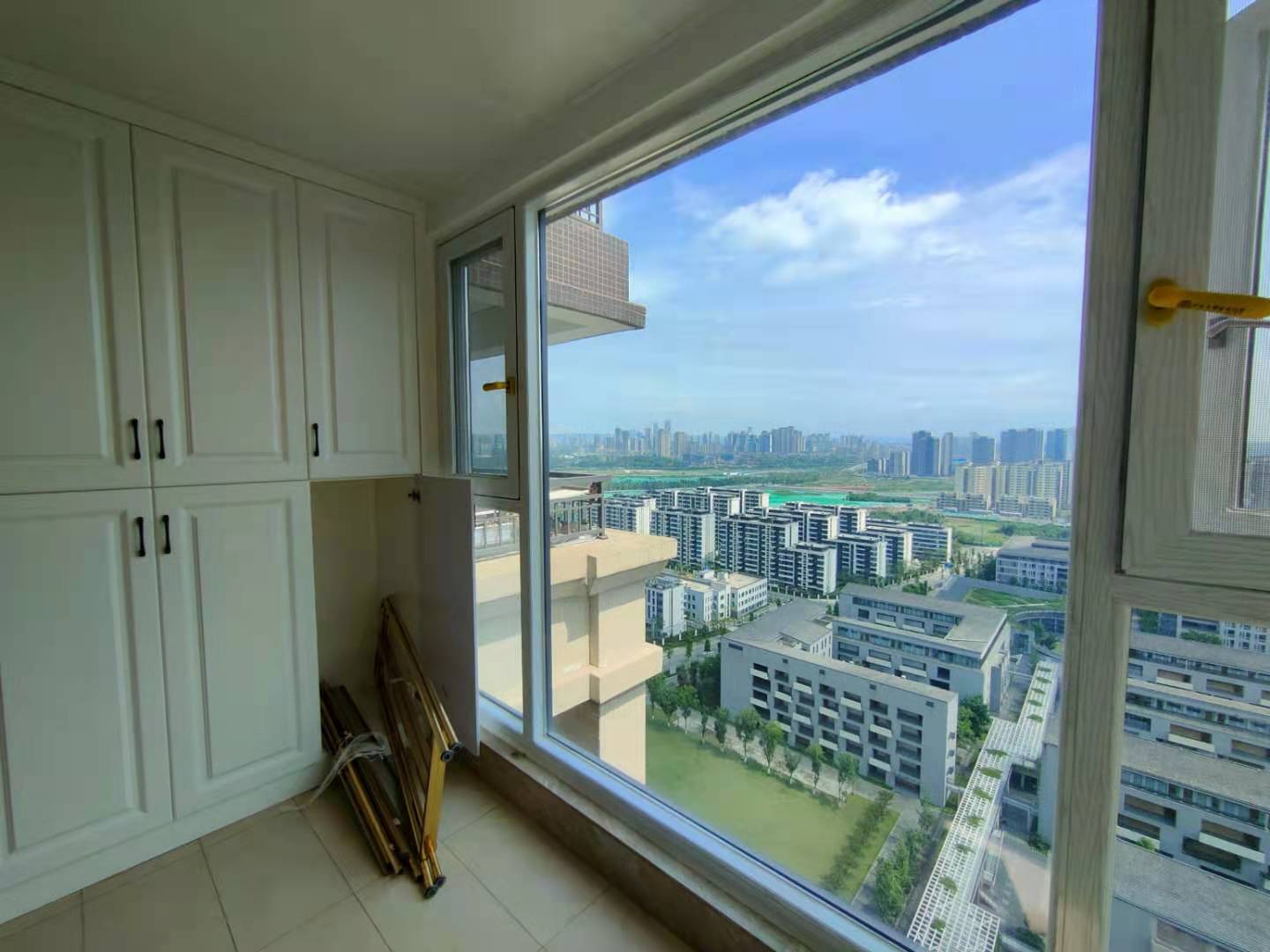 中海锦江城云熙一期  3室2厅2卫    4000.0元/月 中海锦江城云熙一期  3室2厅2卫    4000.0元/月室内图