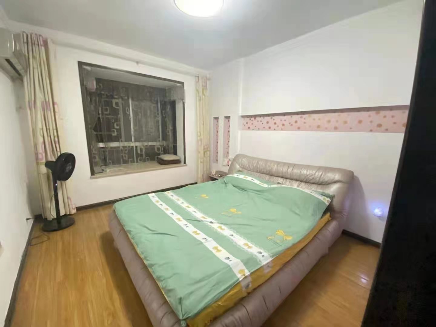 百江花园 2室1厅1卫 49.8万 百江花园 2室1厅1卫 49.8万客厅